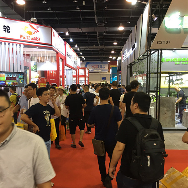 【大圣归来】五金展圆满结束,利来囯际 _利来官网登录展台前宾客满蓬